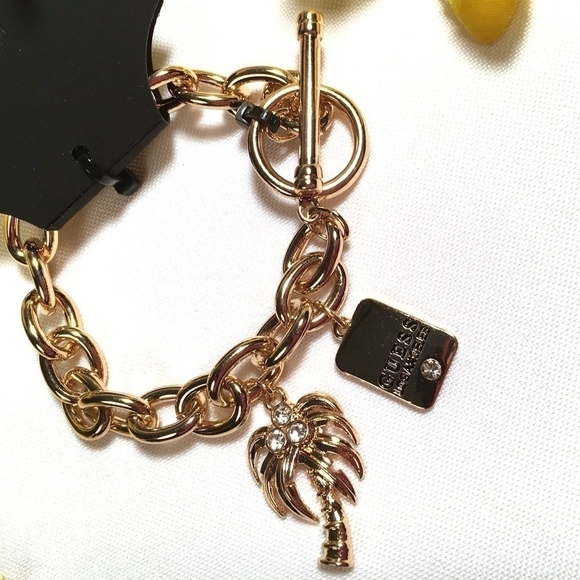 𝅺3/$29! GUESS Gold Charm Bracelet Palm Tree - Picture 5 of 7